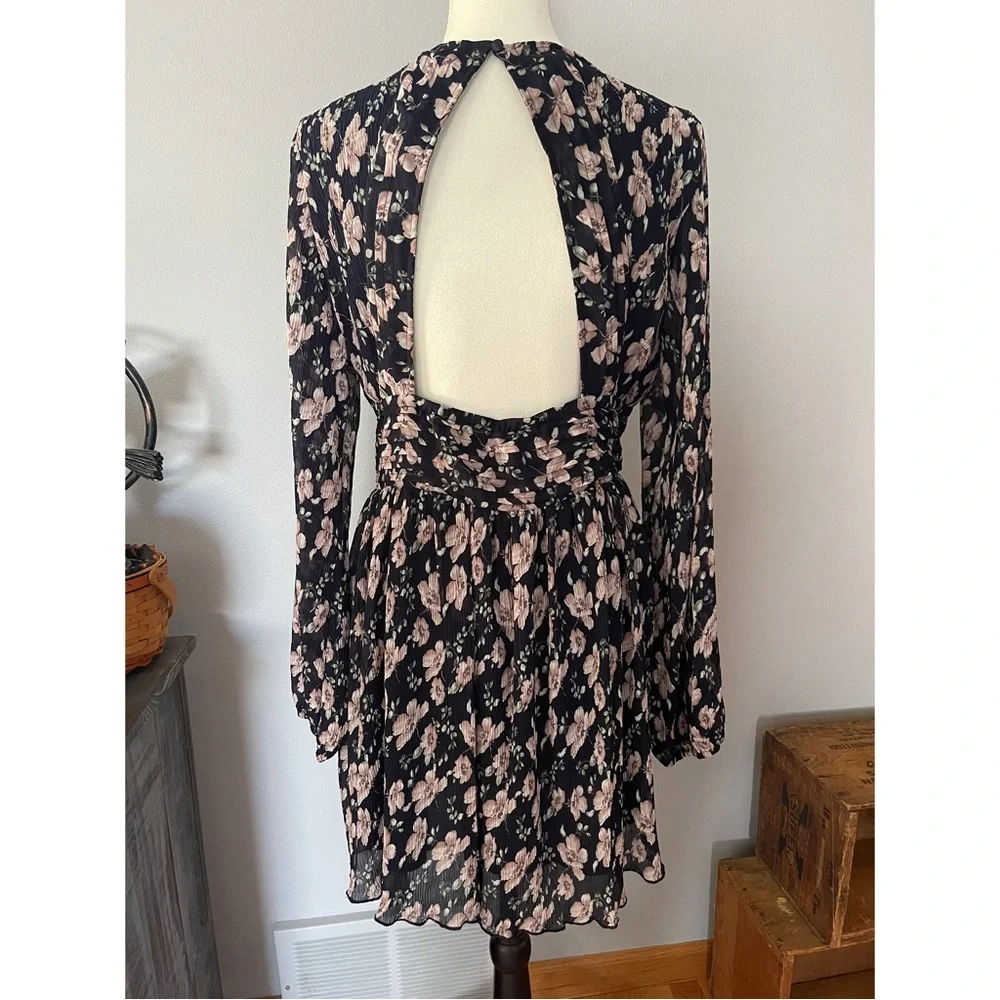 Lulu’s floral dress - Picture 4 of 7